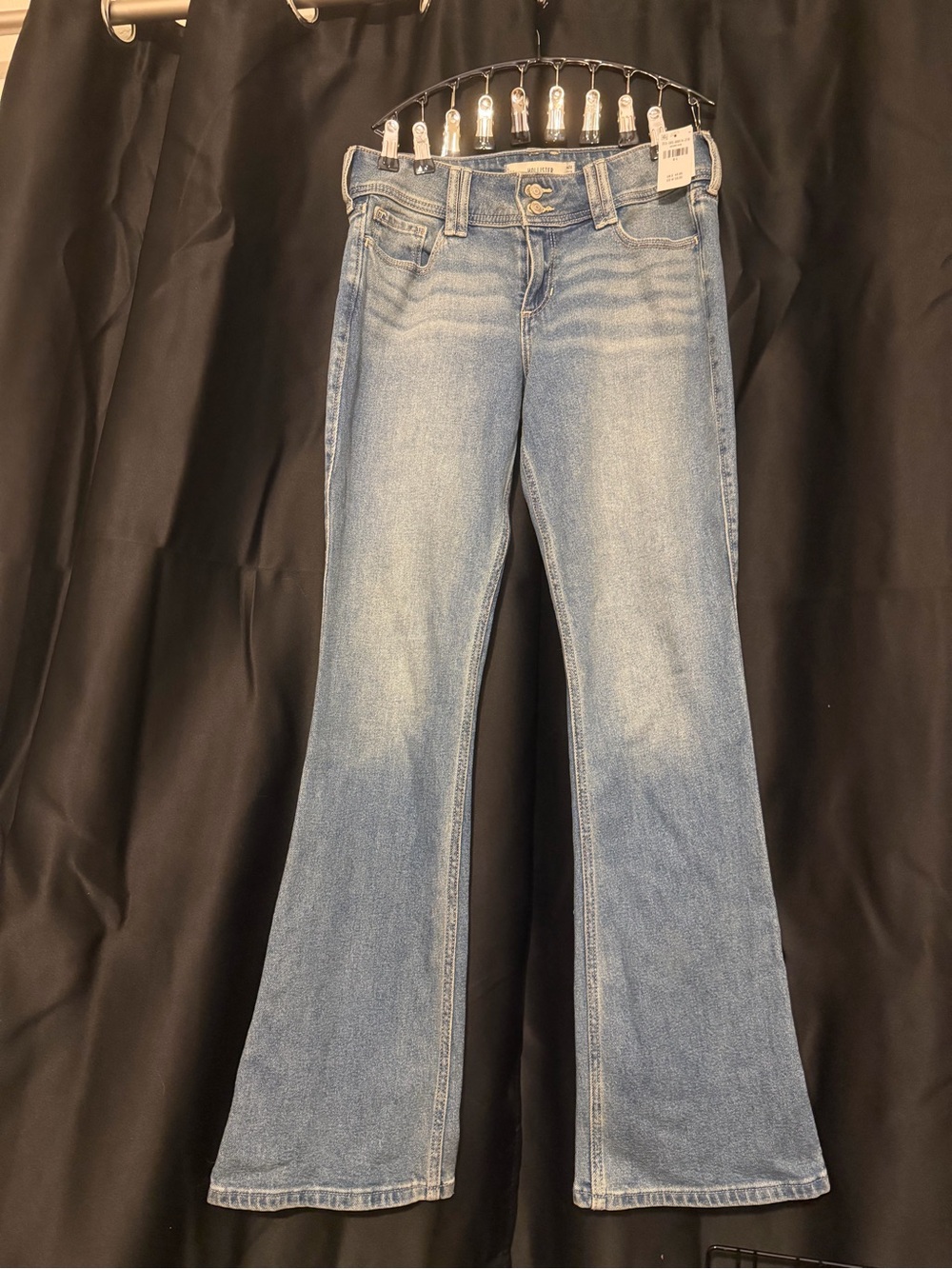 Hollister bootcut, lowrise , light wash jeans! Size 6L , 28w(long) cute pockets